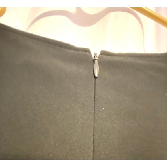 Ann Taylor Loft Size 4 Petite Woman Sleeveless Little Black Dress Bodycon Flare - Picture 4 of 5